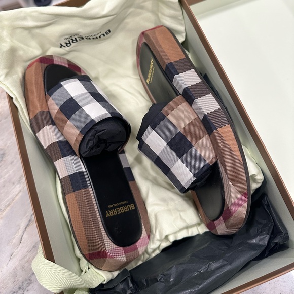 Burberry Sandals - Picture 4 of 5